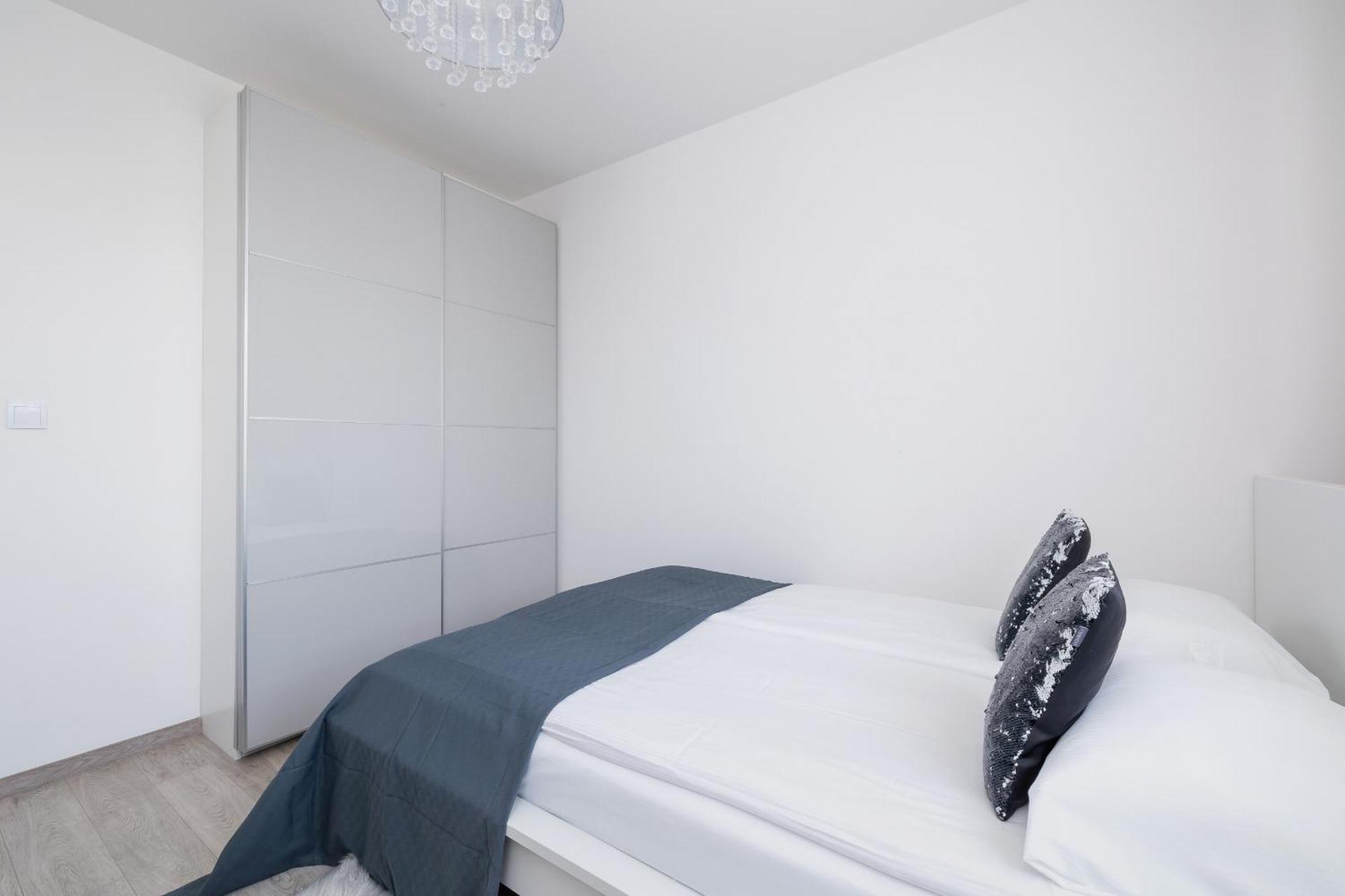Cracow Pradnik Spacious & Family Apartment With 3 Bedroom By Renters Prestige Kraków Exteriör bild
